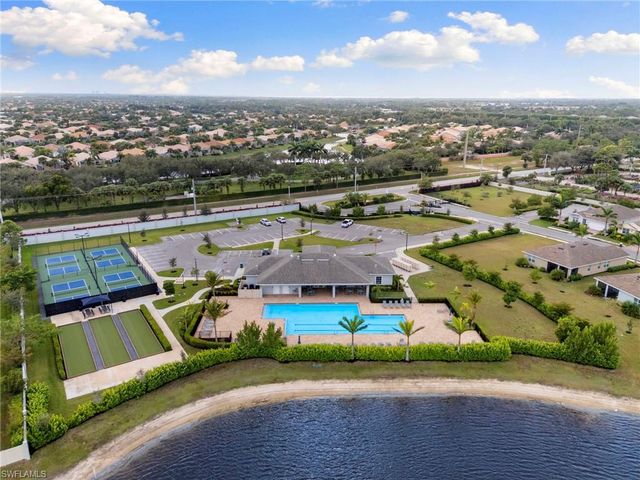 387 Grace Bay LN, Naples, FL 34114