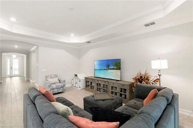 387 Grace Bay LN, Naples, FL 34114