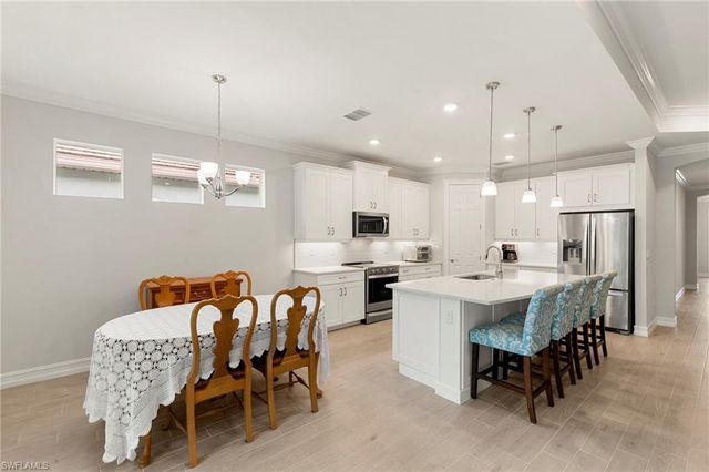 387 Grace Bay LN, Naples, FL 34114