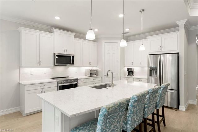 387 Grace Bay LN, Naples, FL 34114