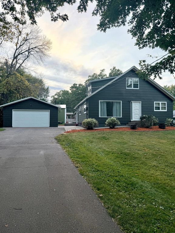 820 3rd Street SE, Forest Lake, MN 55025