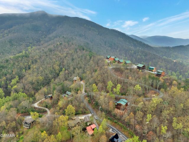 3085 Perry Circle Lane, Sevierville, TN 37862