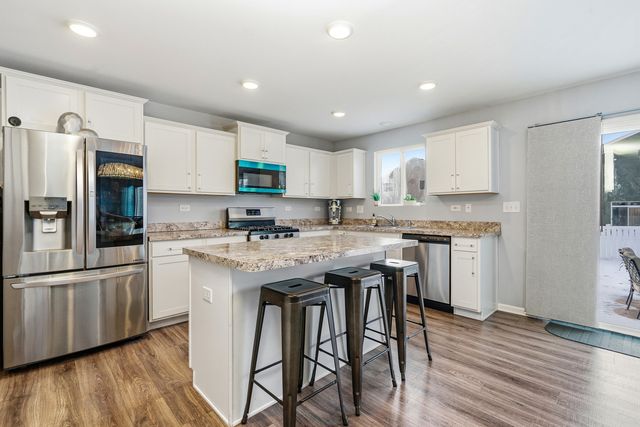 434 S Stonebrook Drive, Romeoville, IL 60446