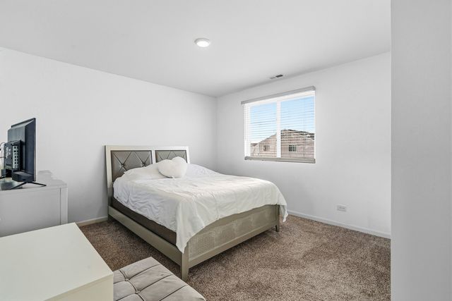 434 S Stonebrook Drive, Romeoville, IL 60446