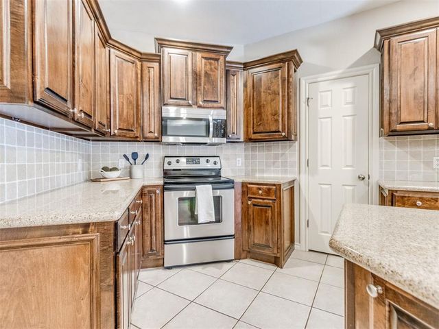 10650 Hunters Pointe, Edmond, OK 73034