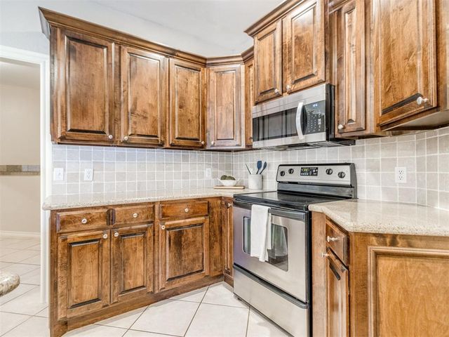 10650 Hunters Pointe, Edmond, OK 73034