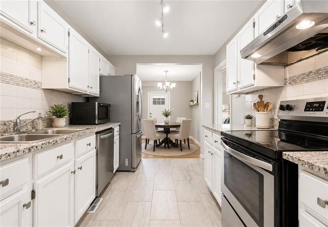 9715 Holmes Road, Kansas City, MO 64131
