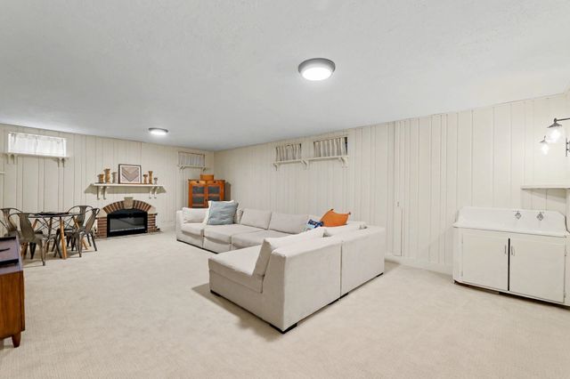 102 N Terrace Dr, Wichita, KS 67208