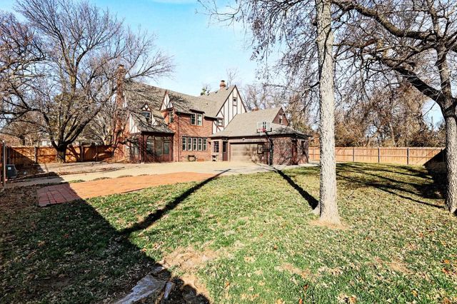 102 N Terrace Dr, Wichita, KS 67208