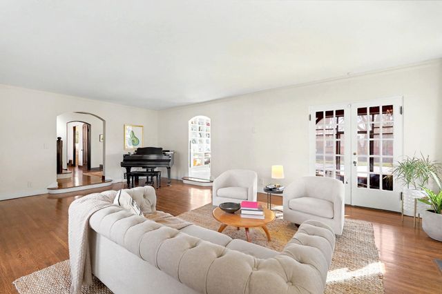 102 N Terrace Dr, Wichita, KS 67208