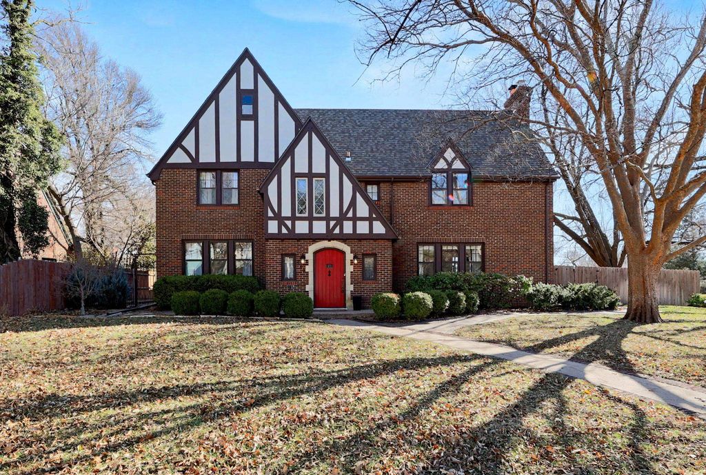 102 N Terrace Dr, Wichita, KS 67208