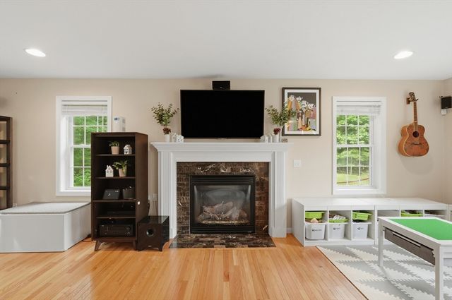 8 Chessman Rd, Mansfield, MA 02048