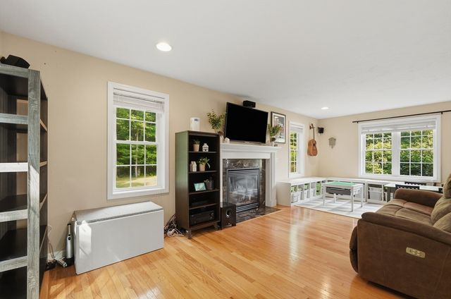8 Chessman Rd, Mansfield, MA 02048