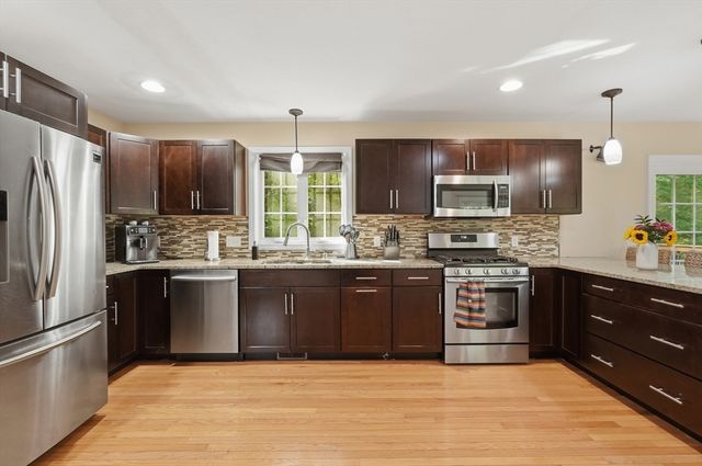 8 Chessman Rd, Mansfield, MA 02048