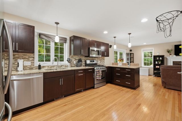 8 Chessman Rd, Mansfield, MA 02048