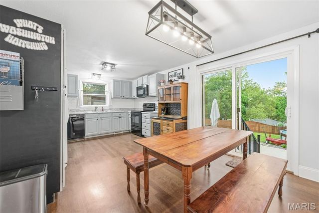 921 W 5th Street, Washington, MO 63090