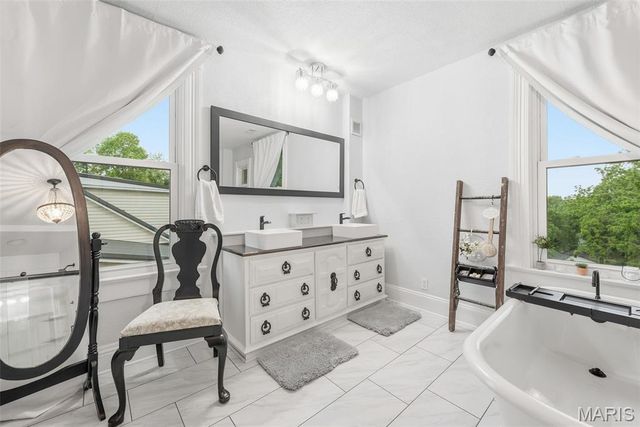 921 W 5th Street, Washington, MO 63090
