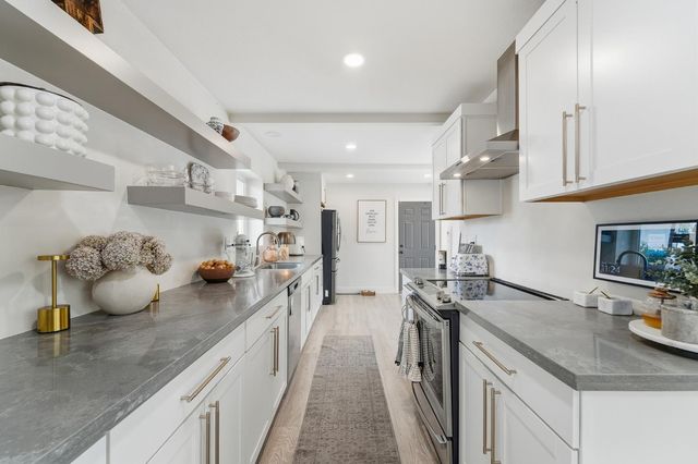 2141 Scenic Dr, Modesto, CA 95355