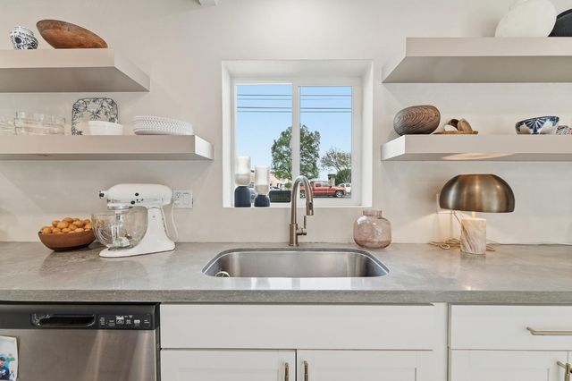 2141 Scenic Dr, Modesto, CA 95355