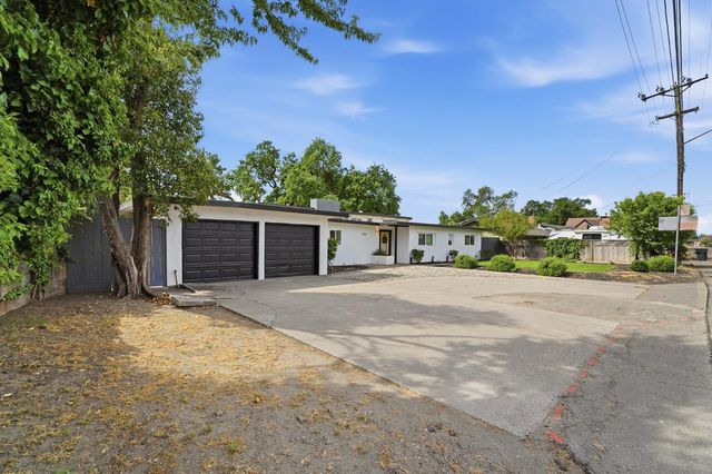 2141 Scenic Dr, Modesto, CA 95355