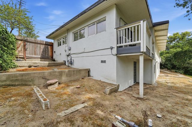 2141 Scenic Dr, Modesto, CA 95355
