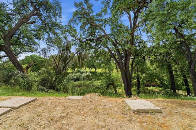 2141 Scenic Dr, Modesto, CA 95355