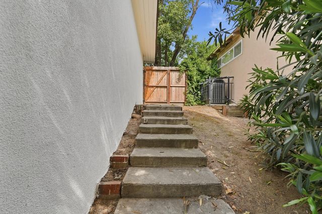 2141 Scenic Dr, Modesto, CA 95355