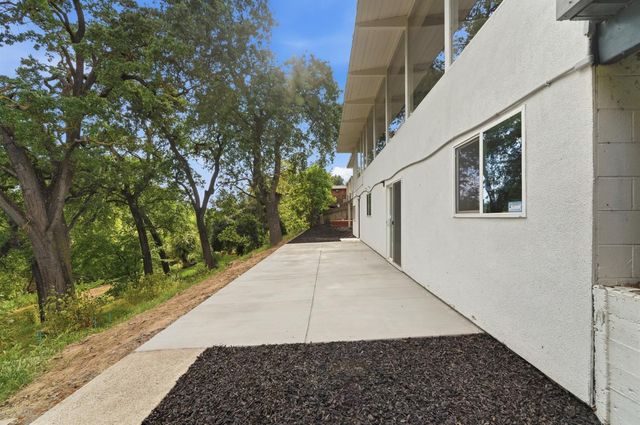 2141 Scenic Dr, Modesto, CA 95355