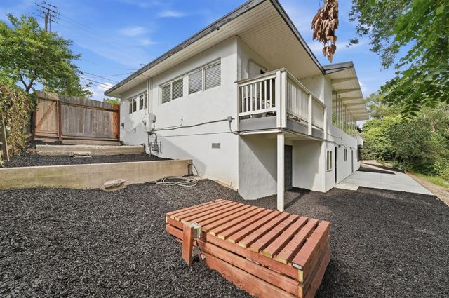 2141 Scenic Dr, Modesto, CA 95355