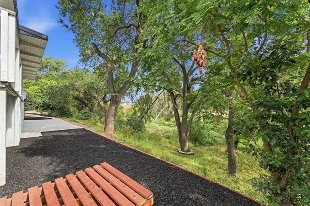2141 Scenic Dr, Modesto, CA 95355