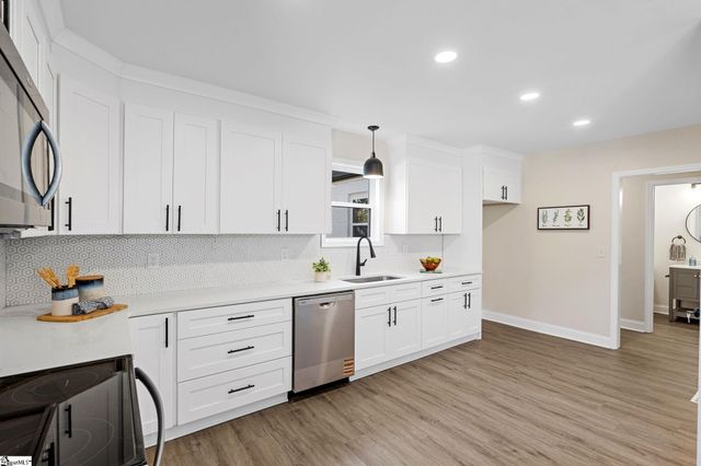 11 Willow Springs Drive, Greenville, SC 29607