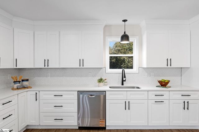 11 Willow Springs Drive, Greenville, SC 29607