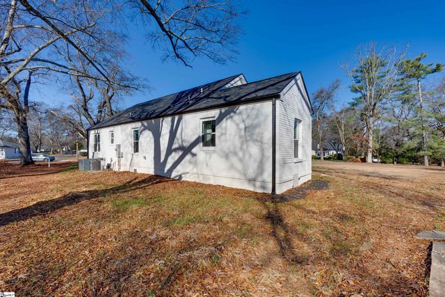 11 Willow Springs Drive, Greenville, SC 29607