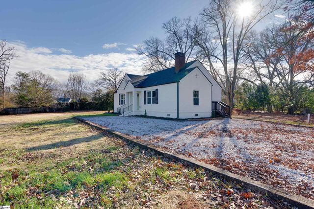 11 Willow Springs Drive, Greenville, SC 29607