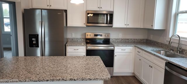 646 Bright Harvest Drive, Maysville, NC 28555