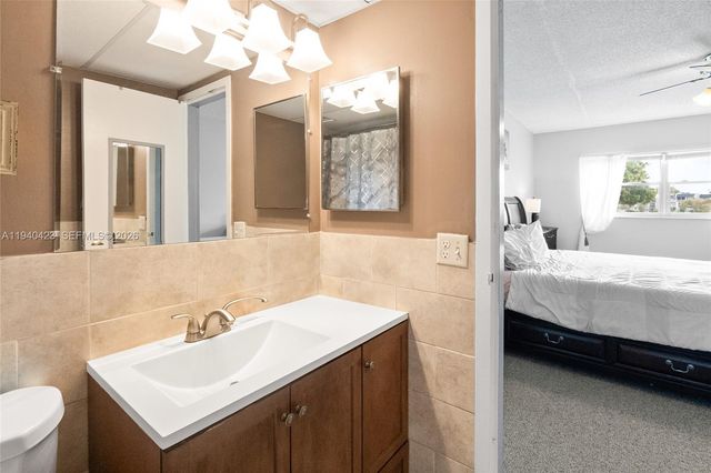 1020 Country Club Drive 206, Margate, FL 33063