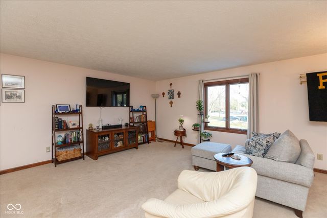 1967 Rudgate Drive, Avon, IN 46123