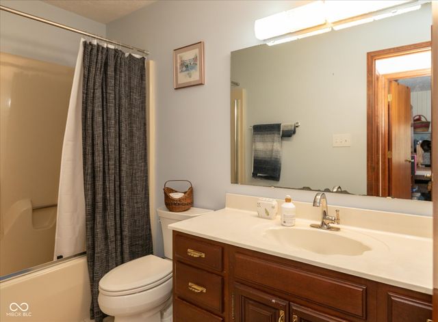 1967 Rudgate Drive, Avon, IN 46123