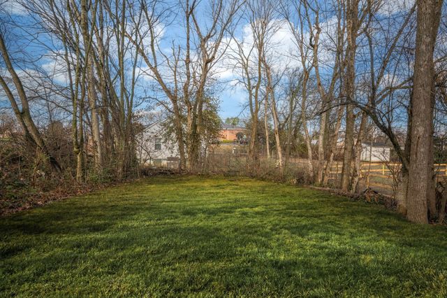 216 Church Street, White Bluff, TN 37187