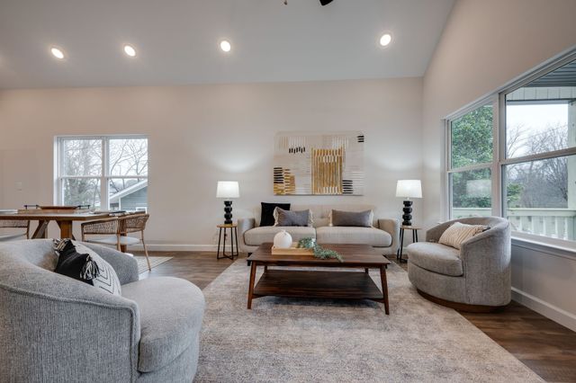 216 Church Street, White Bluff, TN 37187