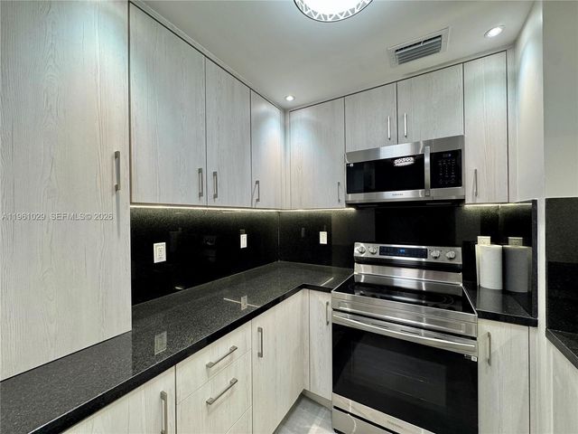 15639 SW 73rd Cir Ter 7-4, Miami, FL 33193