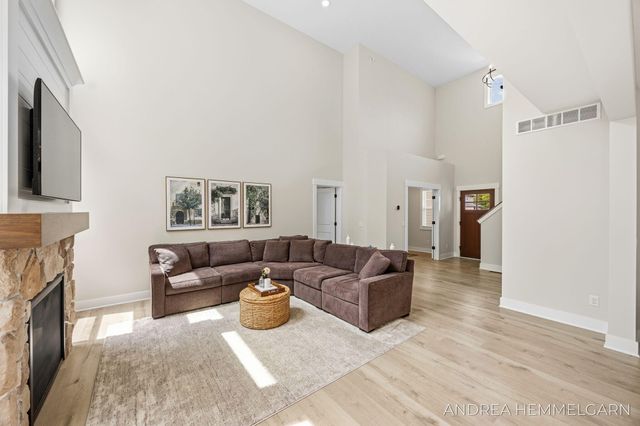3090 Thornbury Drive, Holland, MI 49424