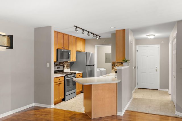 10404 White Oak Lane 2a, Munster, IN 46321