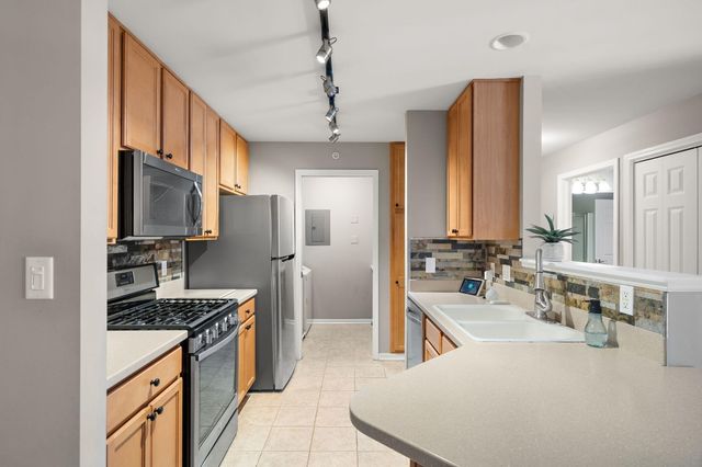 10404 White Oak Lane 2a, Munster, IN 46321