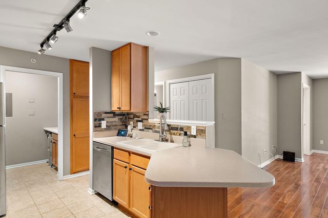 10404 White Oak Lane 2a, Munster, IN 46321