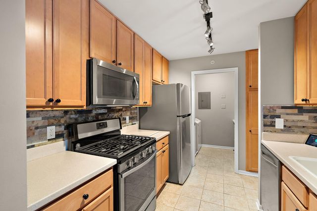 10404 White Oak Lane 2a, Munster, IN 46321