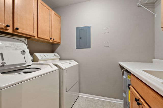 10404 White Oak Lane 2a, Munster, IN 46321