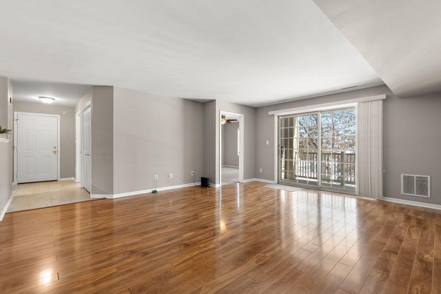 10404 White Oak Lane 2a, Munster, IN 46321