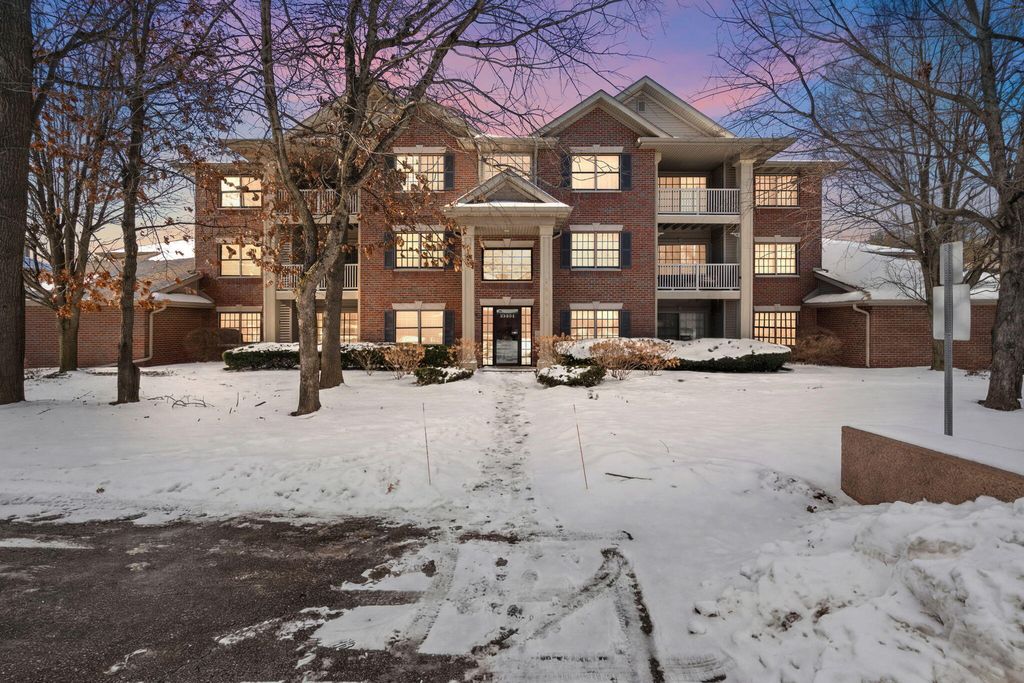 10404 White Oak Lane 2a, Munster, IN 46321