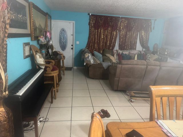 6218 NW 17th Street, Margate, FL 33063